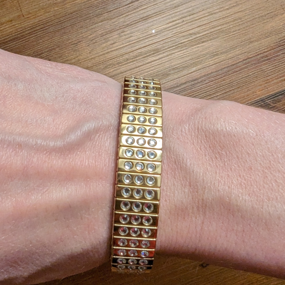Swarovski stretchable bracelet in gold